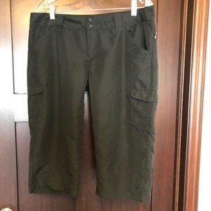 Columbia Omni Shade Black Capris Cargo Pockets 12